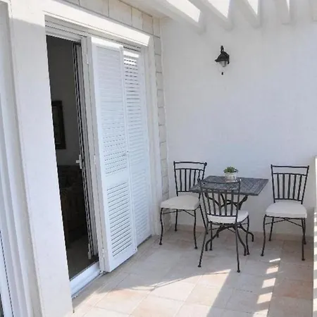 Apartments Sonja - 10M From Beach Stomorska Exterior photo