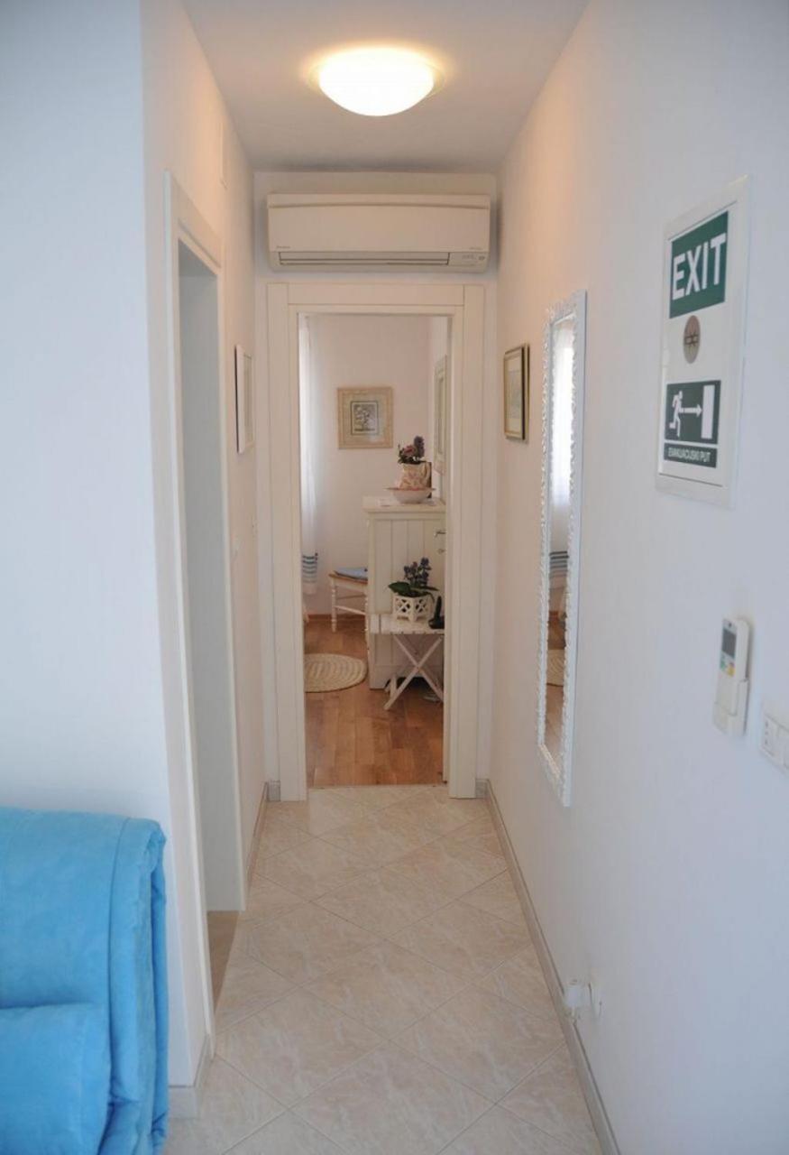 Apartment Sonja - 10m From Stomorska