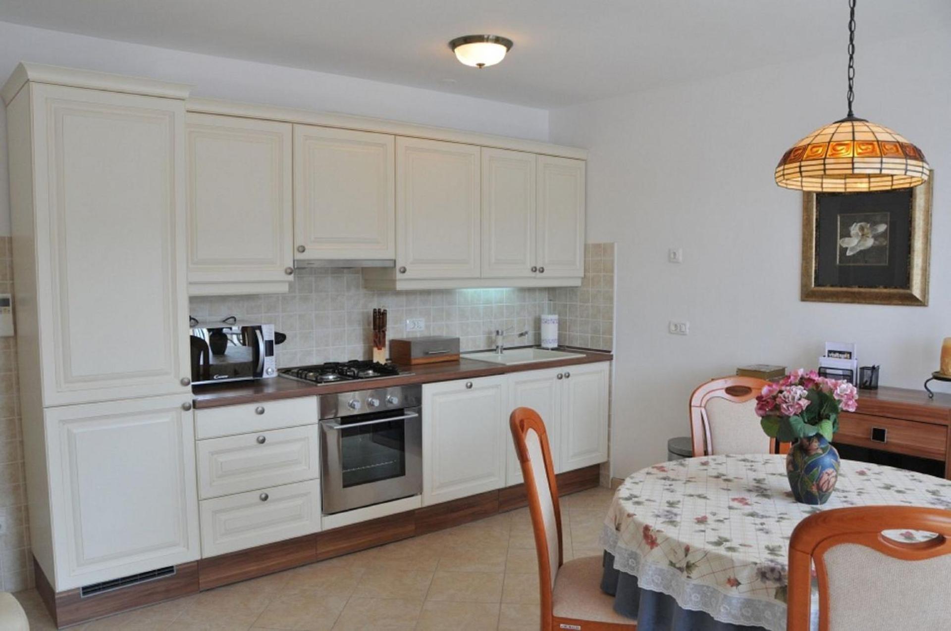 Apartment Sonja - 10m From Stomorska