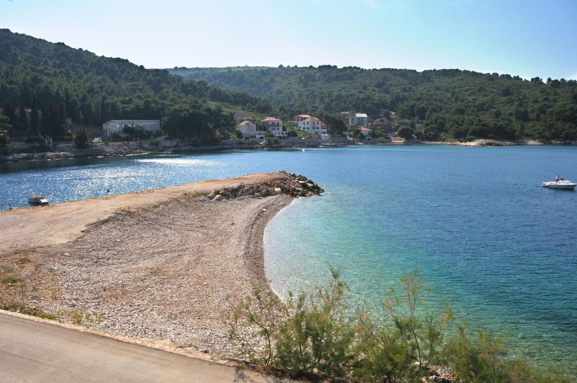 Sonja - 10m From Apartment Stomorska